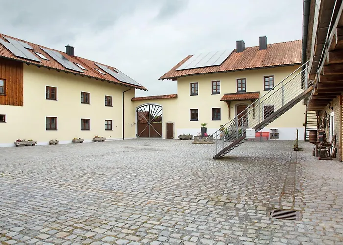 Schoenauer Hof - Rosalie Pasov